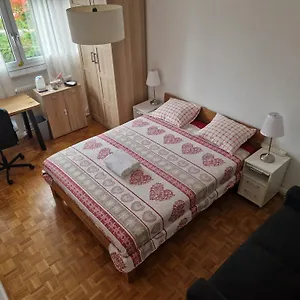 Habitación en casa particular In Shared, Ginebra