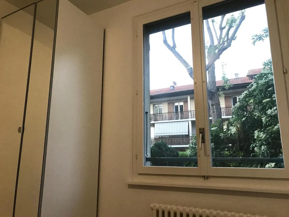 Geneva Bernex - Shared Appartement Roomate Homestay - Tramway 14 Tpg - Viarhona 0*,  Switzerland