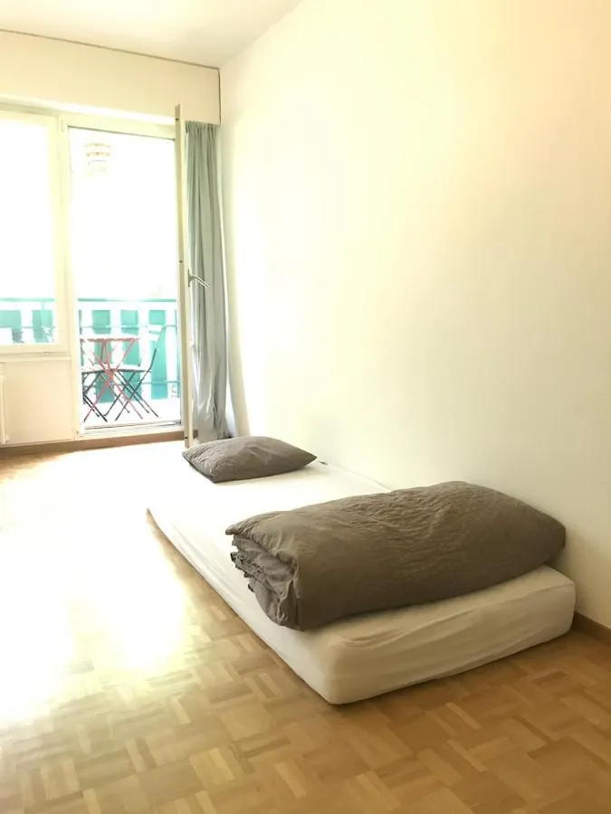Geneva Bernex - Shared Appartement Roomate Homestay - Tramway 14 Tpg - Viarhona 0*,  Switzerland